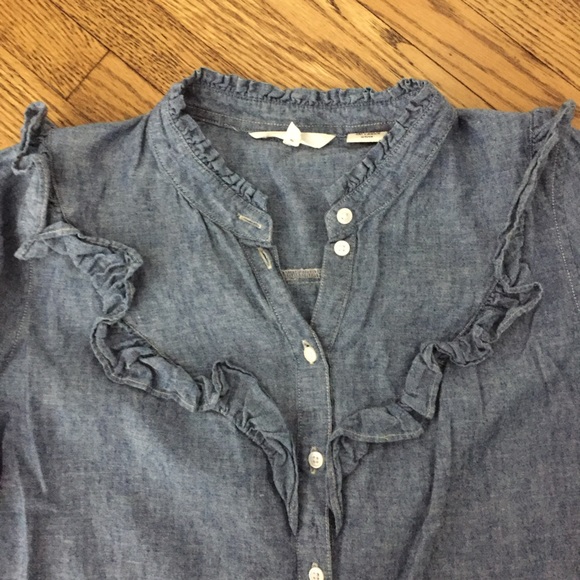 Levi’s shirt  🌸 3 for $25 - Picture 2 of 4